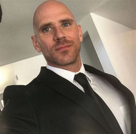 Adult performer Johnny Sins explains where his name。